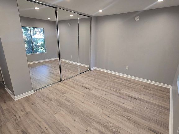 5th image of 18350 Hatteras St APT 245