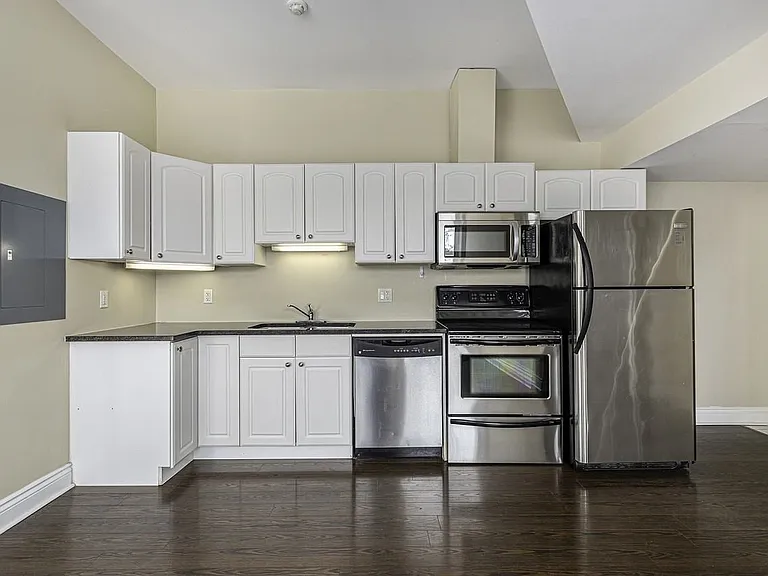 329 Johnson St #4 — Photo 3