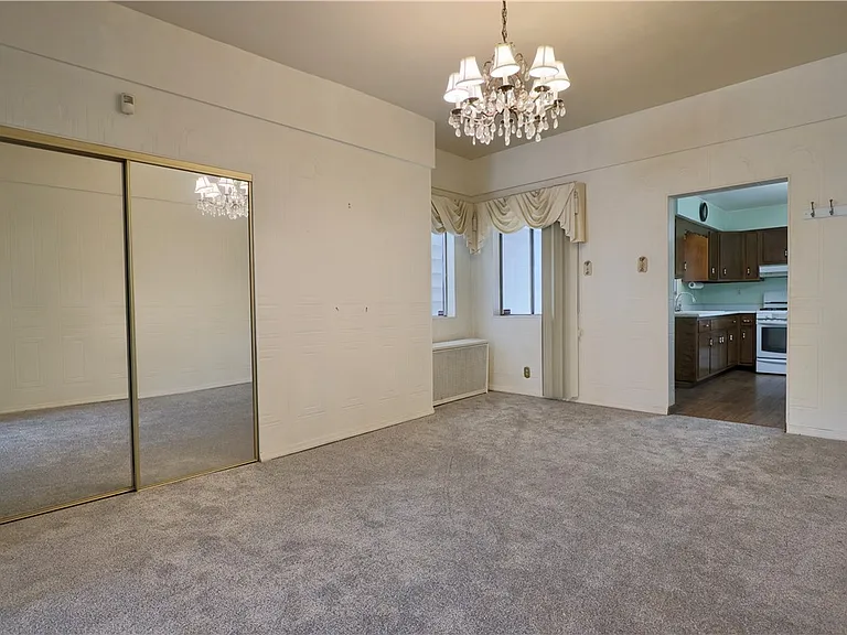 425 Pearl St — Photo 11