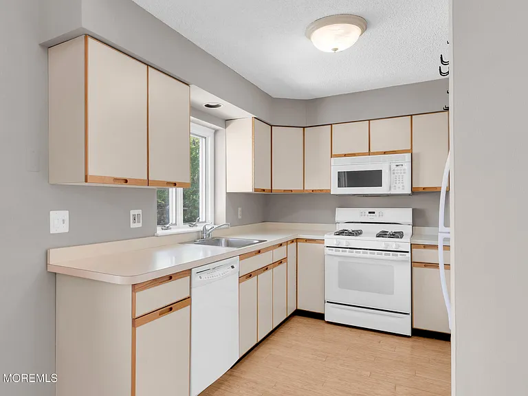 2230 Bridge Ave #4 — Photo 9