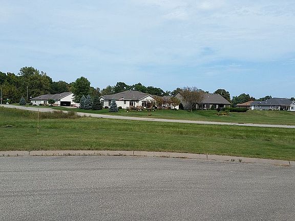 5th image of 604 Cedar Ct