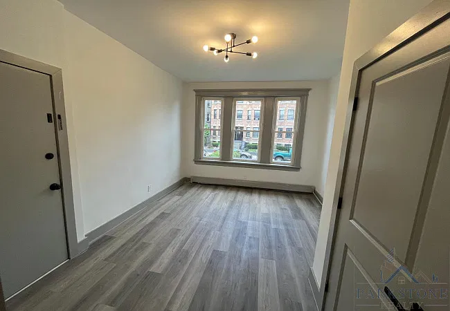 2 bed, 800 sqft, $2,200 — Photo 2