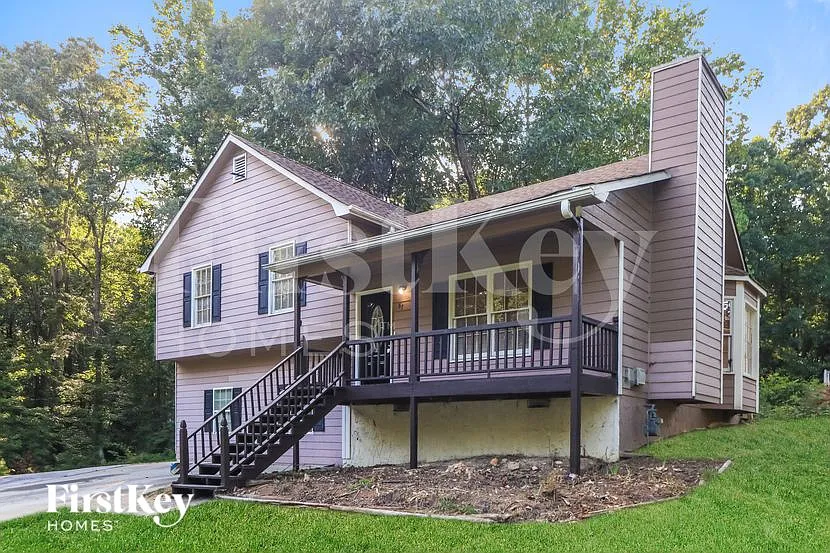 5 bed, 2.0 bath, 1320 sqft, $2,020 — Photo 2