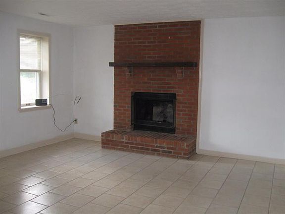 3rd image of 472 Woodview Dr #474
