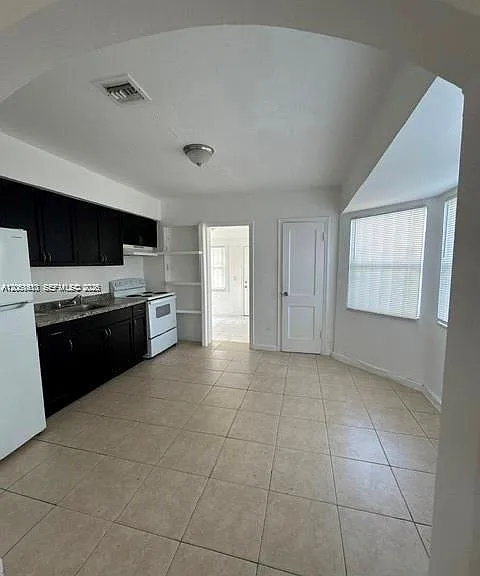 2628 Fletcher Ct — Photo 10