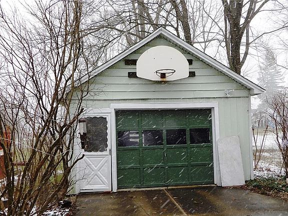 2nd image of 118 Jefferson St