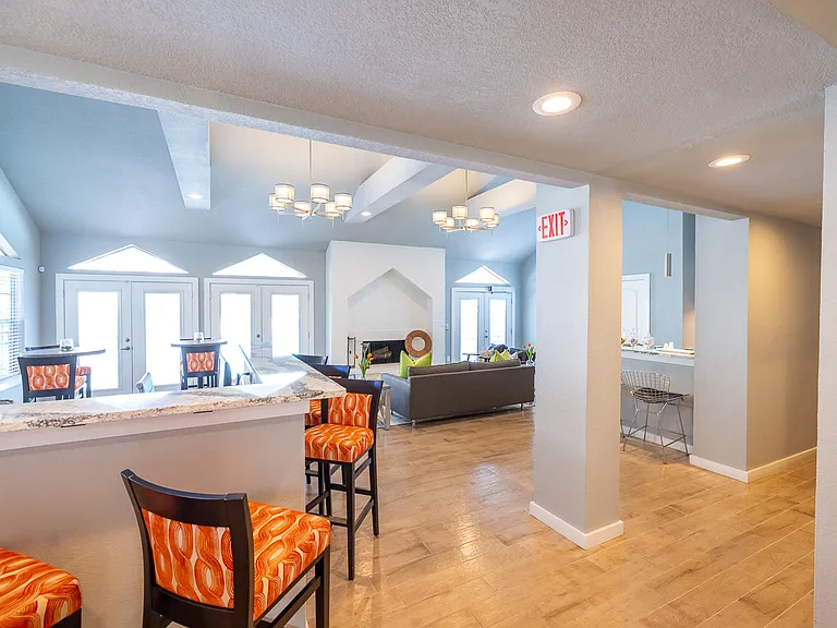 City Crest Apartments — Photo 23