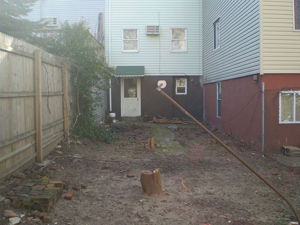2nd image of 333 43rd St