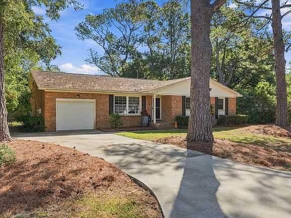 2nd image of 1060 Woodside Dr