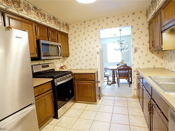 3rd image of 389 Quarry Ln NE Unit E