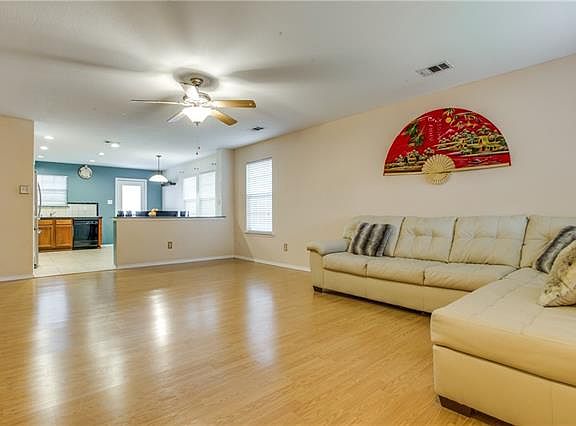 3rd image of 2616 Laurel Leaf Ct