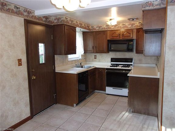 3rd image of 519 Gladys St
