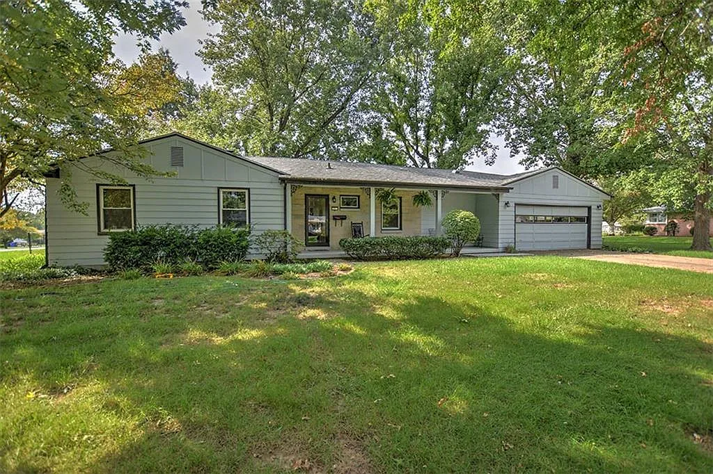 71 Ronald Dr photo 1