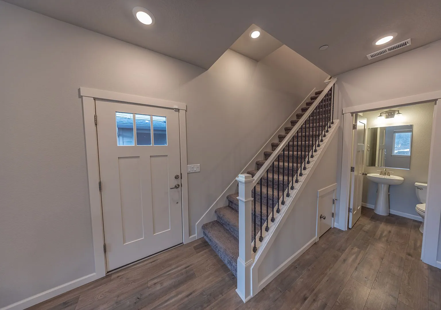 Three bedroom home in Ridgefield, gated community, with AC — Photo 3