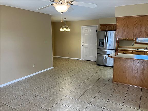 5th image of 1422 N Oswego Ave