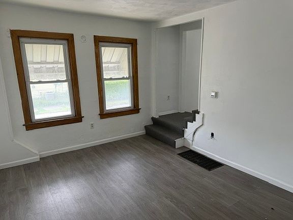 5th image of 500 Russellwood Ave
