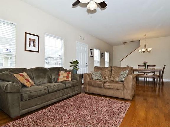 Large great room w/gas fireplace and wood floors