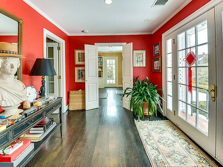 38 Halsey Ln — Photo 1