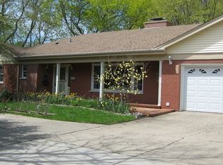 611 S Butterfield Rd, Libertyville, IL 60048
