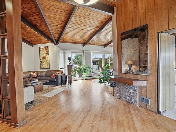 5th image of 734 Milford Dr