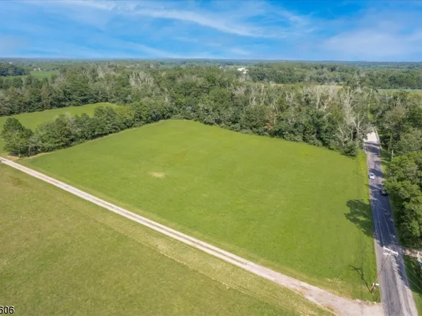 33 Barbertown Point Breeze, Kingwood Twp., NJ 08825