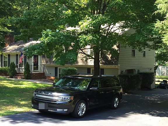 2nd image of 16 Lord Fairfax Dr