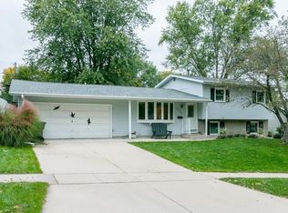 2744 Teresa Dr SW, Cedar Rapids, IA 52404