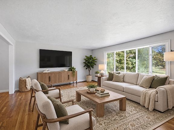 2nd image of 21 Woodpark Cir