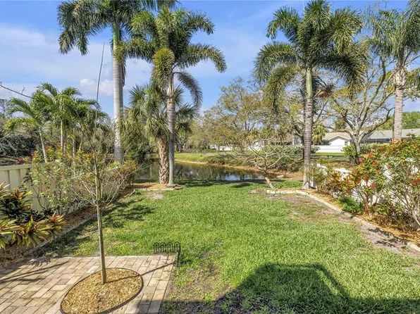 812 Amelia Ct NE, Saint Petersburg, FL 33702