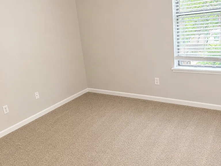 Glenwhite Dr — Photo 25