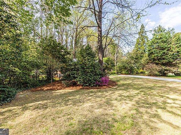 5th image of 868 Scott Cir