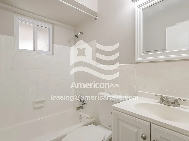 113279_013_wm_-_bathroom_13567817.jpg