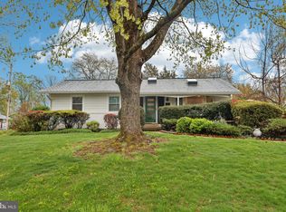 7836 Heritage Dr, Annandale, VA 22003