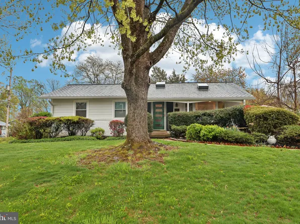 7836 Heritage Dr, Annandale, VA 22003