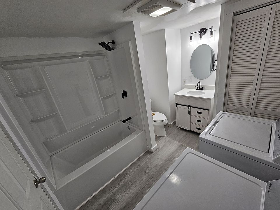 1st image of 3011 Main St #3
