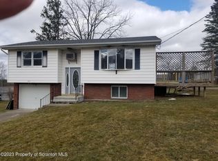 811 Layton Rd, Clarks Summit, PA 18411