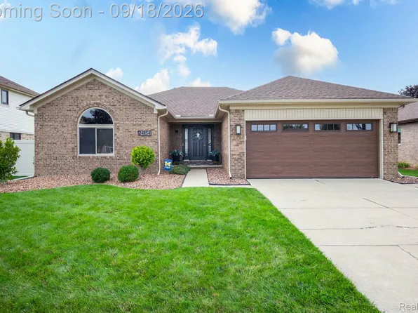 24854 Curtis Dr, Brownstown, MI 48134
