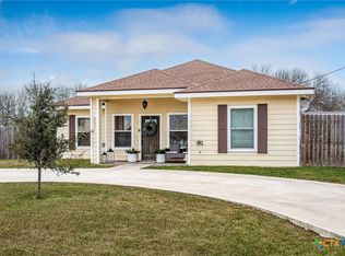 231 Oleander Ave, Tivoli, TX 77990