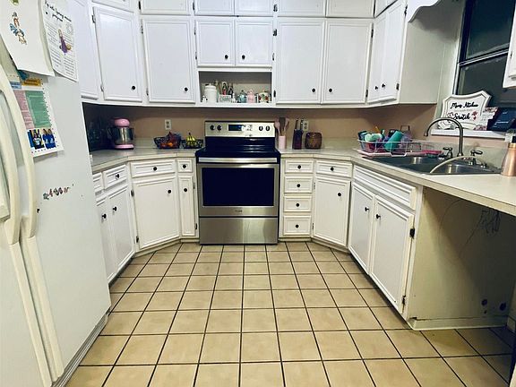 3rd image of 1005 W Aspen Ave