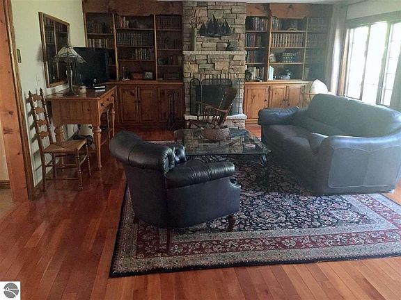 5th image of 509 Lake St