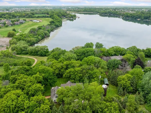 3180 High Point Dr, Chaska, MN 55318