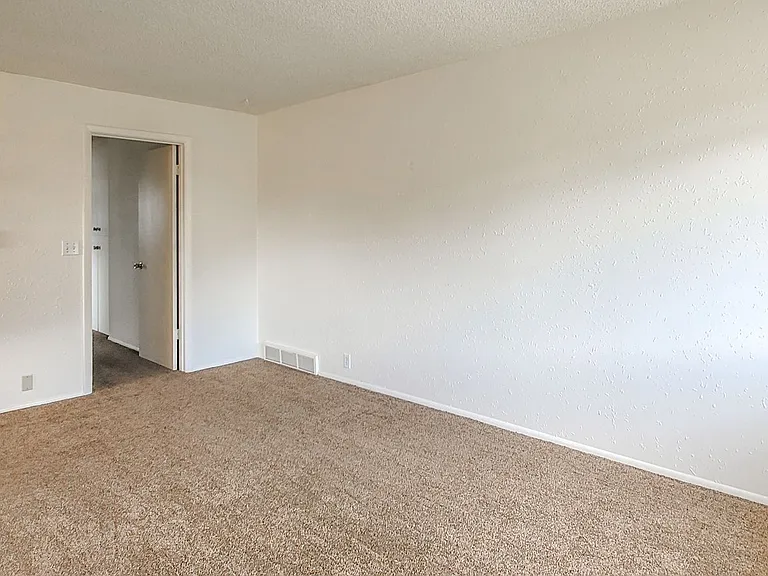 355 E Pages Ln — Photo 24
