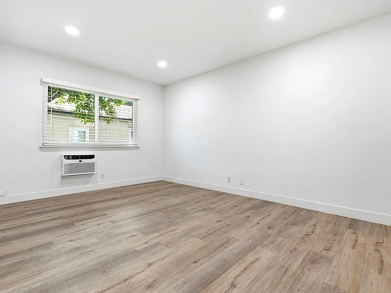 14535 1/2 Dickens St #1/2 — Photo 6