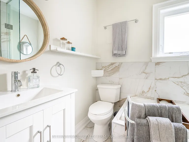 2256 Queen St E #1 — Photo 7