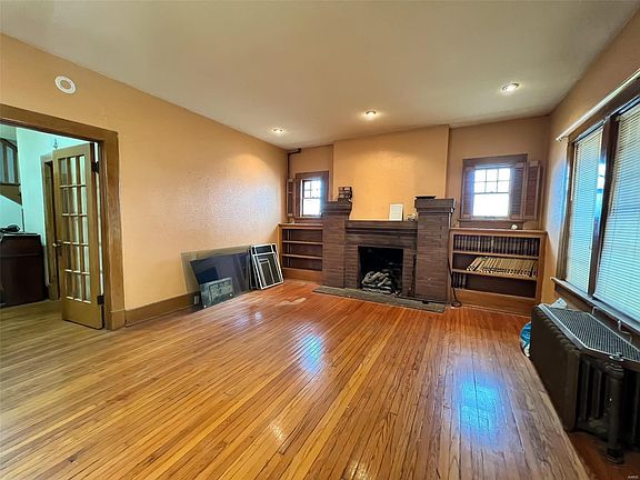 3rd image of 433 Themis St