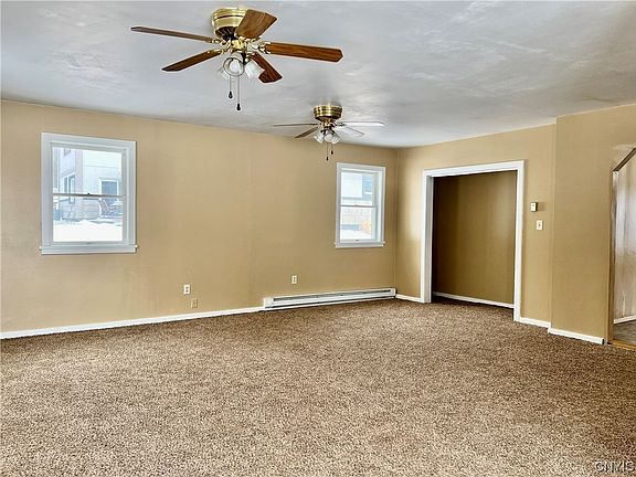 3rd image of 8 Woodburne Dr