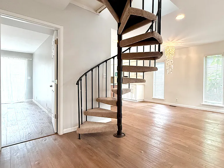 799 Emmons Ave — Photo 5
