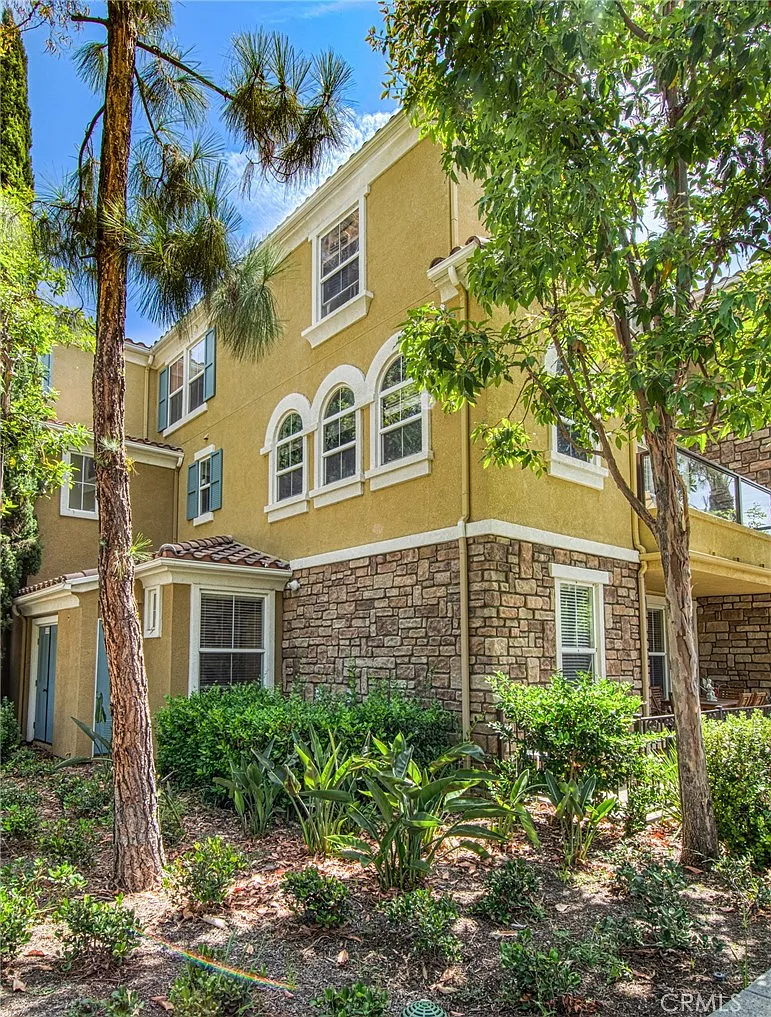 2 bed, 2.5 bath, 1167 sqft, $3,600 — Photo 1