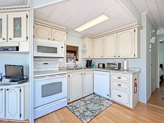 4th image of 411 Quinto Ln
