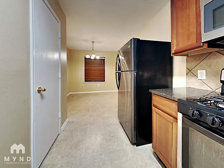 635 Ashlen Dr — Photo 5